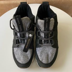 New never been worn Sorel Kinetic Caribou Snow Boot Black/Sea Salt.